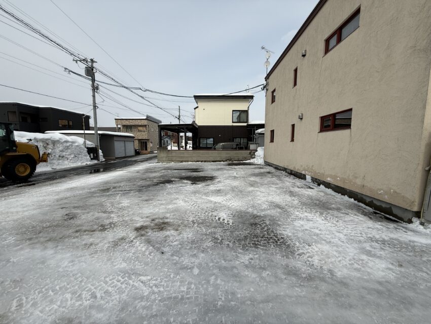 旭川市アパート排雪作業中 4tダンプ搬出作業